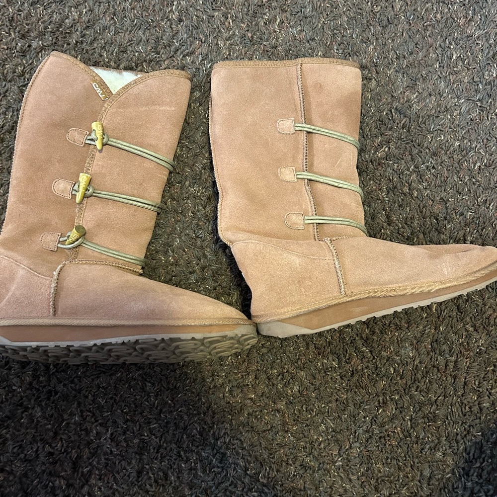 Emu Boots Size 10
